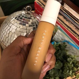 Fenty Beauty Pro Filt'r Foundation • 330 • Full